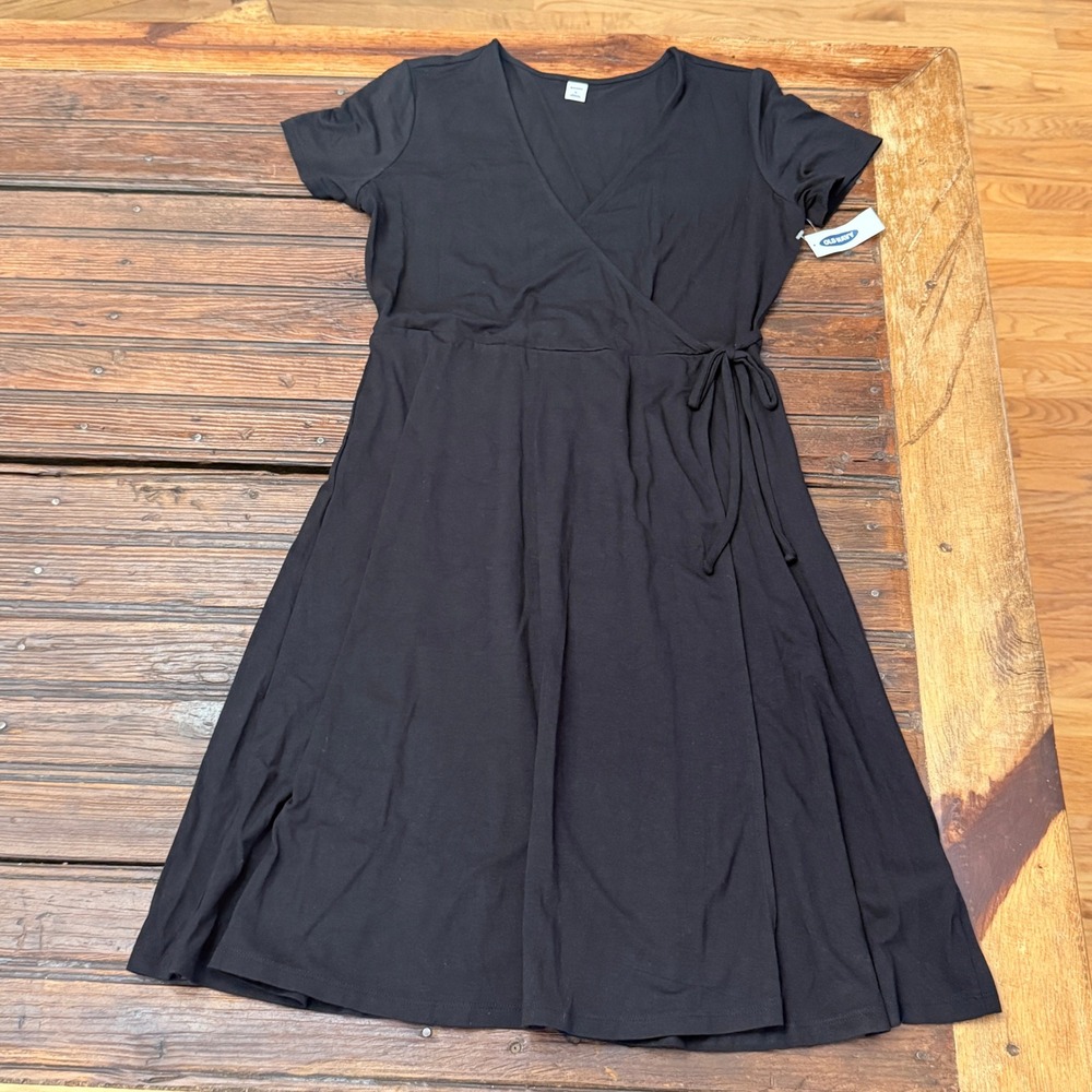 Old Navy Womens Black Short Sleeve Faux Wrap Dress V-Neck Size M NWT Classic